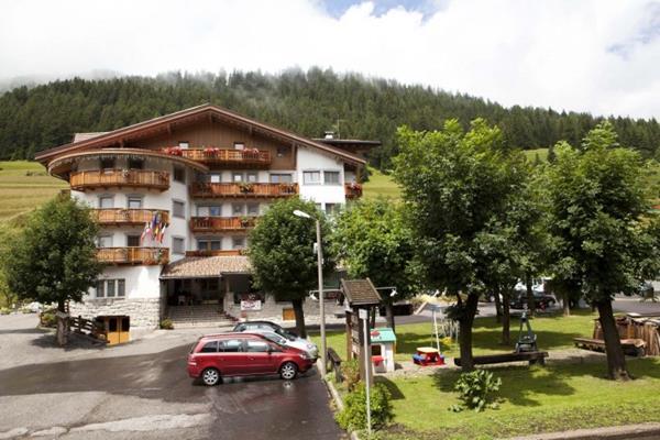 Hotel Europa Pozza di Fassa Eksteriør billede