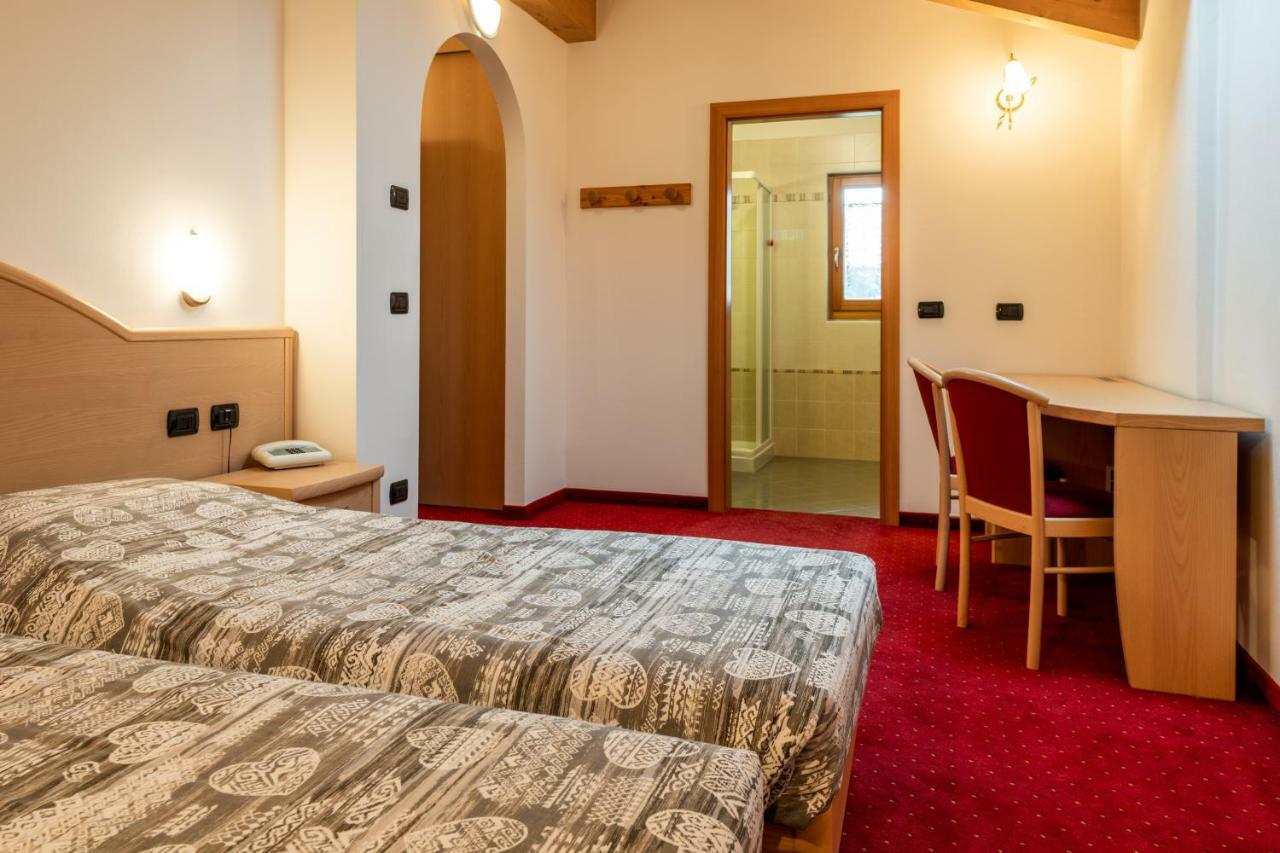 Hotel Europa Pozza di Fassa Eksteriør billede