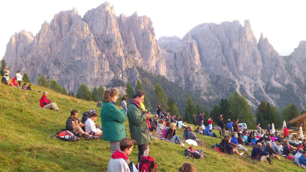Hotel Europa Pozza di Fassa Eksteriør billede